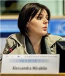 Laureata in scienze della mediazione linguistica e in studi europei, il cui conseguimento è avvenuto a salisburgo