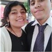 Profesor de química que imparte clases online y presencial a los niños o jóvenes