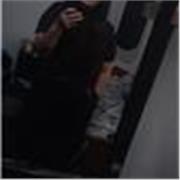 Profesora de ingles imparte clase a niños de todas las edades