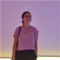 Studentessa al secondo anno di psicologia offre ripetizioni di lingue e materie umanistiche a ragazzi delle medie e superiori