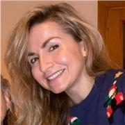 Me centro en proporcionar un apoyo individualizado a cada estudiante, fomentando su interés y comprensión de los contenidos