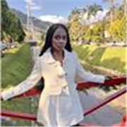 Professora com experiência de 3 anos em sala de aula