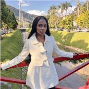 Professora com experiência de 3 anos em sala de aula