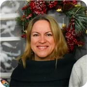 I am an experienced English tutor with a Master's degree in English Philology