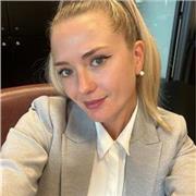 Offro massima serietà nell’insegnamento della lingua italiana a stranieri e compiti. Naturalmente predisposta all’insegnamento