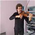 Docente di violino impartisce lezioni per preparazione esami liceo musicale o conservatorio