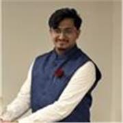 College economics topper providing explanations and student-friendly lessons