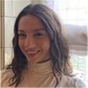 Studentessa universitaria con diploma di un liceo linguistico
