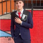 Soy un estudiante recien salido de bachillerato con grandes resultados que está dispuesto a dar clase a niños de 10-14 años