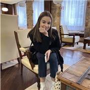 Profesora imparte clases de apoyo escolar a todas las etapas de Educación Primaria
