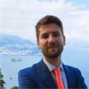 Laureato in economia aziendale e mercati finanziari, con esperienza lavorativa di 8 anni, offre lezioni online. 