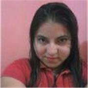Maestra de computacion, imparte clases a jovenes