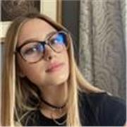 studentessa di economia aziendale con certificazione B2 Trinity