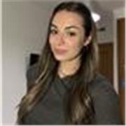 Profesora de Lengua Castellana y Literatura. Graduada en Filología Hispánica y cursando el máster de educación.