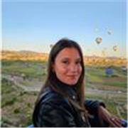 Mi chiamo Aurora Panzera e sono qui per aiutarti a raggiungere i tuoi obiettivi nell'apprendimento della lingua inglese.
