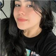 Estudiante de universidad enseña ingles y matemáticas a niños