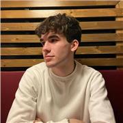 Profesor de historia con gran conocimiento y dinamismo