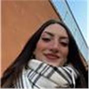 Profesora de inglés ubicada en Madrid apta para acompañar y enseñar a cualquier edad.