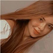 Profesor que imparte clases a niños de preescolar, primaria y secundaria