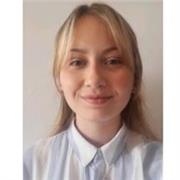 Professora que imparte classes a alumnos hasta Bachillerato. Las classes pueden ser en castellano o catalán