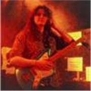 Musicien professionnel et professeur de guitare et basse diplômé du Conservatoire à Rayonnement Régional (CRR) + Atla