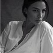 Laureata in giurisprudenza offre lezioni per ragazzi che frequentano elementari, medie e superiori per il diritto, ed universitari