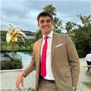 I am a very dinamic person who can transmit their knowledge in very different ways