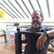 Trabajo enseñando técnicas de las artes plásticas a adultos principiantes