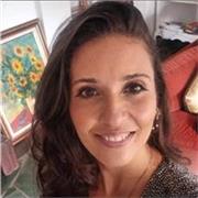 Olá, atuo também como professora de Hatha Yoga, Vinyasa, Yin Yoga e Yogaterapia Hormonal para mulheres a partir dos 35 anos. Ensino yoga desde o nível iniciante até o avançado. Gosto muito de ofertar nas aulas além do físico com exercícios guiados de resp