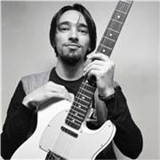 Insegnante di chitarra jazz, pop e rock a Roma, diplomato al Conservatorio, offre lezioni in presenza e online.