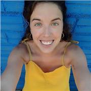 Profesora con un enfoque holístico para el aprendizaje