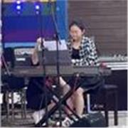 I am very outgoing, patient and helpful. My lessons are aimed at piano beginners.