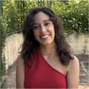 Soy María, estudiante con Matrícula de Honor. Ayudo a alumnos de Primaria y ESO a entender mejor sus materias y a organizarse.
