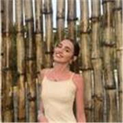 Peut donner des cours d’anglais à des collégiens/primaires.J’ai effectué 2 ans aux États-Unis en tant que AuPair,donc B2 Anglais