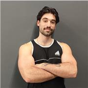 Entrenador personal, Licenciado en CAFyD, especializado en biomecánica aplicada al entrenamiento de fuerza y funcional.