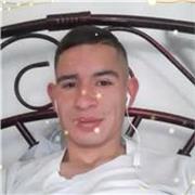 Profesor ejercicios basicos virtual demostrando mis actitudes eficientes