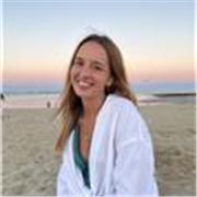 Doy clases particulares adaptadas al estudiante en la materia de inglés.