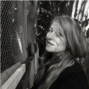 Very experienced drawing and painting tutor, specialising in engendering curiosity and confidence in both beginners and returners,