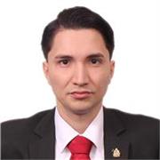 Profesor de inglés y diplomático latino en Bilbao. Entreno a niños, jóvenes y ejecutivos (A1-C2) para hablar con seguridad.