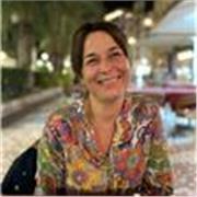 licenciada en Ciencias químicas  con pasión por la enseñanza, especializada en química 2º bachiller