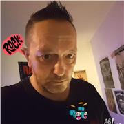 Musicien batteur professionnel donne cours de batterie