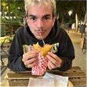 Studente di Lingue impartisce lezioni di lingua inglese a studenti delle scuole elementari, medie e superiori