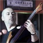 Basso Elettrico. Dalle Fondamenta al Groove, il Viaggio del Bassista Consapevole