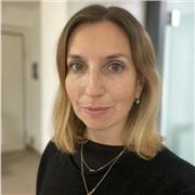 Madrelingua italiana, con esperienza e passione per i bambini e i ragazzi, offre lezioni da remoto