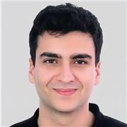 Geduldiger und kreativer Student hilft dir, deine Sprachkenntnisse effektiv zu verbessern