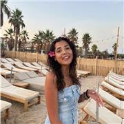 Ragazza madrelingua spagnola, spartisce lezione di spagnolo e conversazione