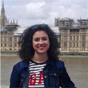 Profesora de inglés con más de 5 años de experiencia. Igualmente experiencia en traducción (3 años)