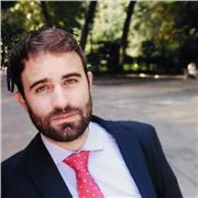 Docente Universitario, letrado ejerciente y maestro con la especialidad de inglés. Máster en mediación familiar, acceso a la abogacía y doctorando imparte clases de las ramas jurídicas del derecho internacional privado y público, administrativo I-IV, merc