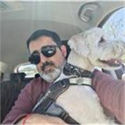 Músico de larga trayectoria en la zona ofrece clases de introducción a la música, guitarra y canto. Apta para todas las edades