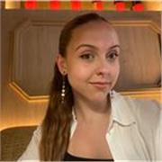 Soy una profesora de Educación Primaria especializada en Educación Especial y Educación Musical, apta para todas las edades.